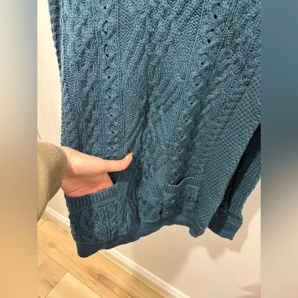 Aran Mor 100% merino wool  -Cable  Crew Neck Sweater with Pockets - Picture 4 of 5